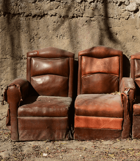 old lazy boy chairs sitting outside