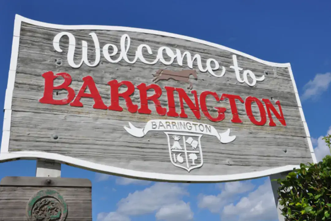 sign showing Barrington IL town