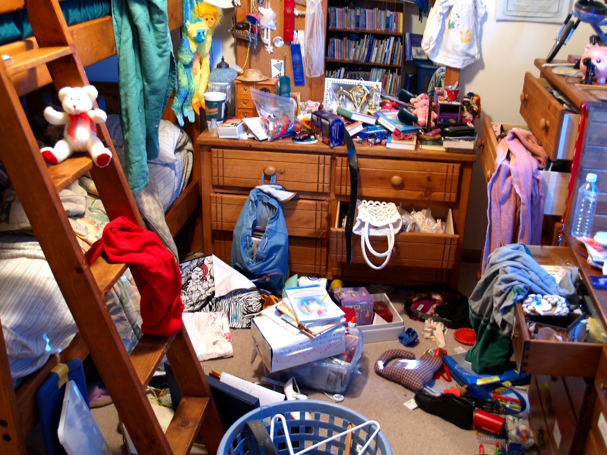 how to declutter your room