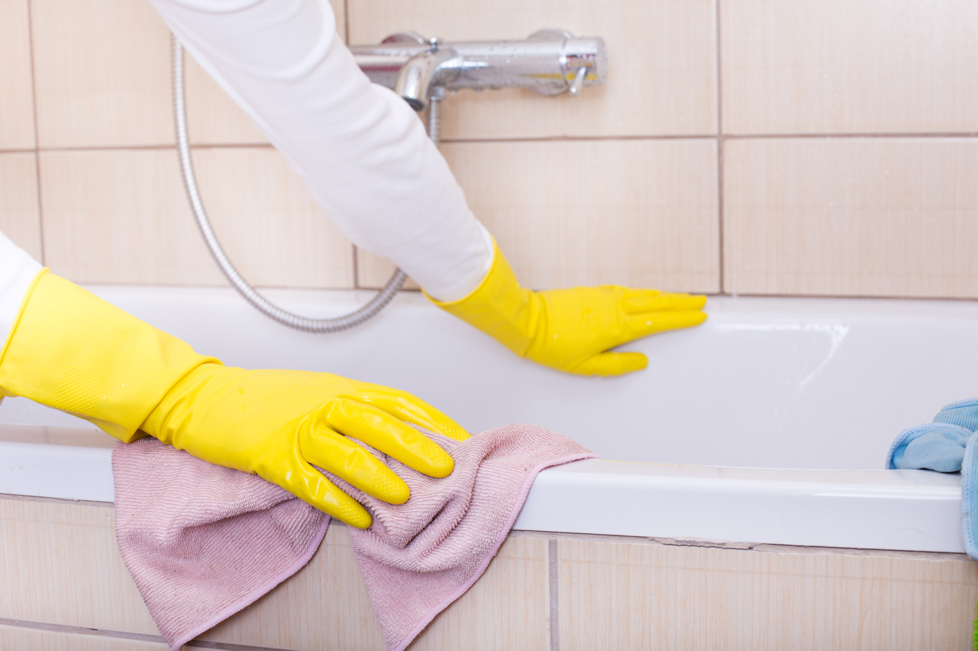Don’t Leave a Mess: 8 Reasons Why You Should Enlist in a Move Out Cleaning Service.